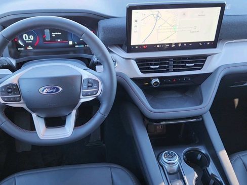 New 2025 Ford Explorer Active w/ Active Comfort Package image 7