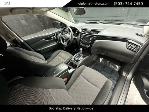 Used 2018 Nissan Rogue Sport SV image 18