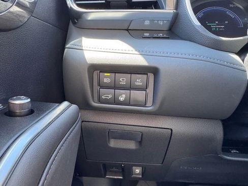 Used 2026 Toyota Highlander Limited image 16