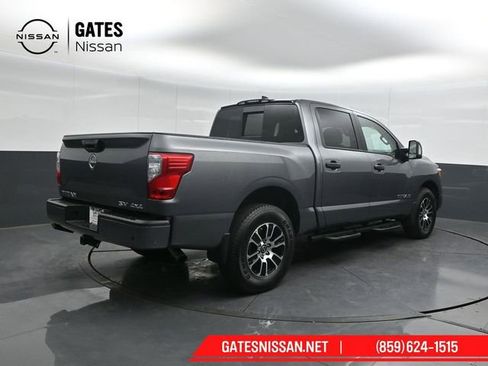 Used 2024 Nissan Titan SV w/ SV Convenience Package image 2