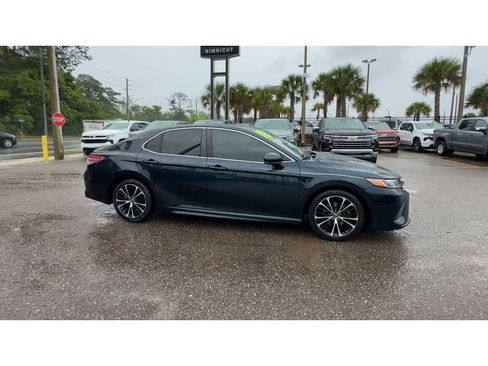 Used 2018 Toyota Camry SE image 9