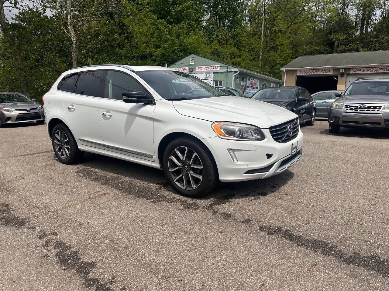 Used 2017 Volvo XC60 T6 Dynamic w/ Preferred Option Package AWD/4WD image 2
