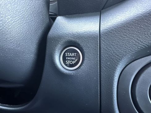 Used 2024 Nissan Frontier S RWD image 17