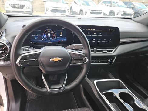 Used 2025 Chevrolet Equinox LT FWD image 17