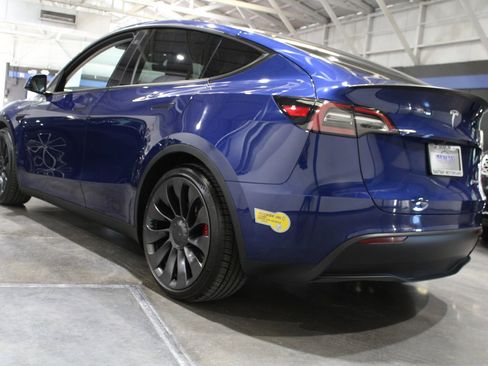 Used 2021 Tesla Model Y Performance image 9