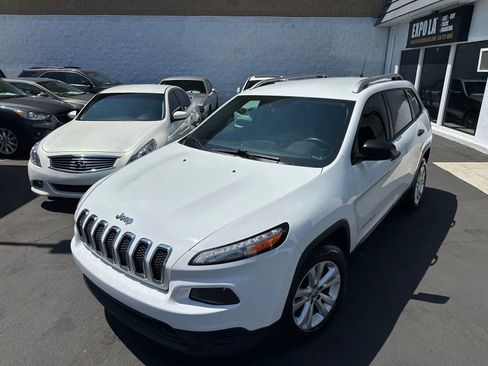Used 2015 Jeep Cherokee Sport image 2