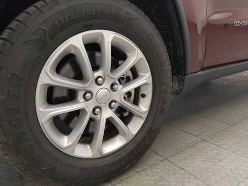 Used 2022 Jeep Grand Cherokee Laredo E RWD image 31
