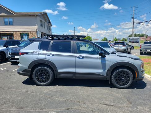 New 2026 Mitsubishi Outlander AWD image 2