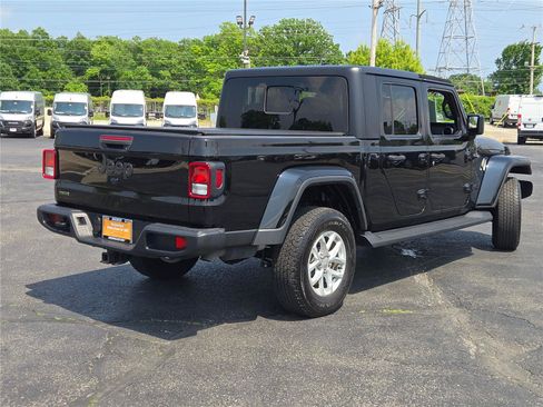Used 2023 Jeep Gladiator Sport AWD/4WD image 13