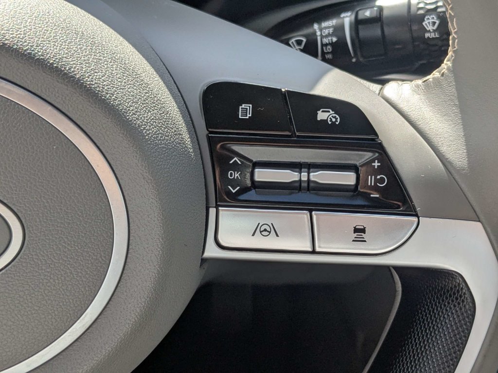 Used 2025 Hyundai Elantra SEL FWD image 31