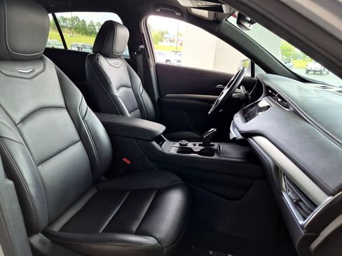 Used 2021 Cadillac XT4 Premium Luxury w/ Cold Weather Package FWD image 22