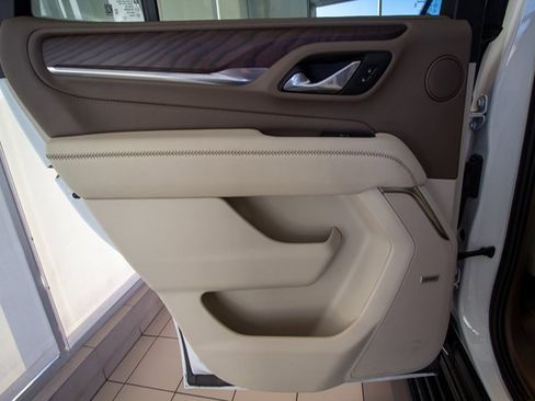 Used 2023 GMC Yukon Denali w/ Denali Reserve Package image 9