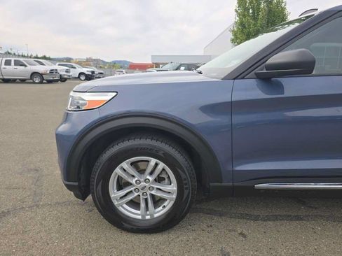 Used 2021 Ford Explorer XLT w/ Equipment Group 202A AWD/4WD image 19