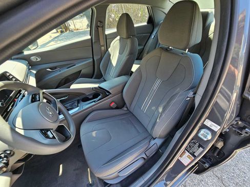 Used 2023 Hyundai Elantra SEL FWD image 21