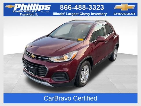Used 2017 Chevrolet Trax LT w/ Sun & Sound Package FWD image 1