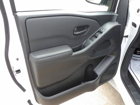 Used 2024 Nissan Frontier S AWD/4WD image 6
