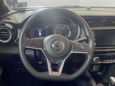 Certified 2018 Nissan Kicks SV image 9