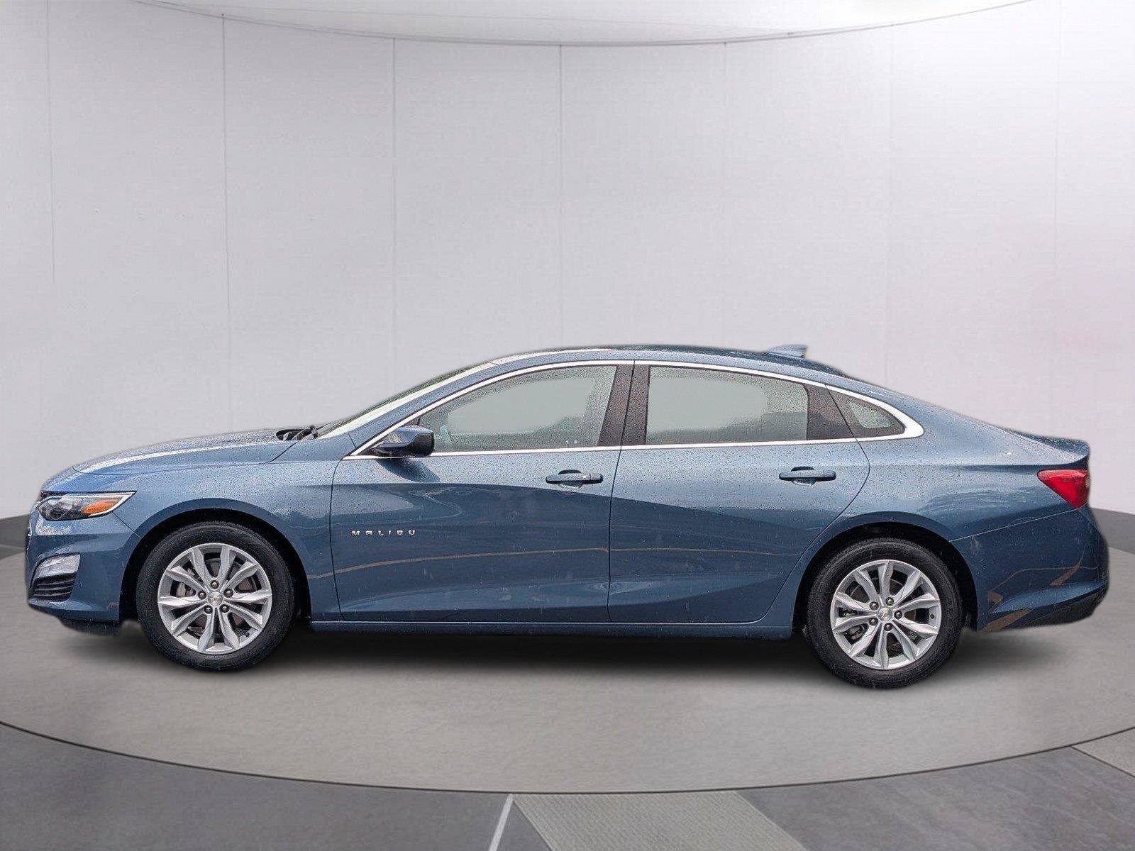 Used 2025 Chevrolet Malibu LT FWD image 2