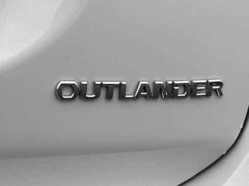 Used 2019 Mitsubishi Outlander ES image 32