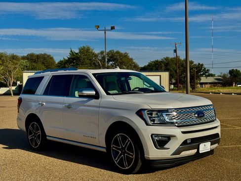 Used 2018 Ford Expedition Platinum image 3