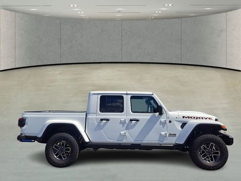 New 2025 Jeep Gladiator Mojave image 4