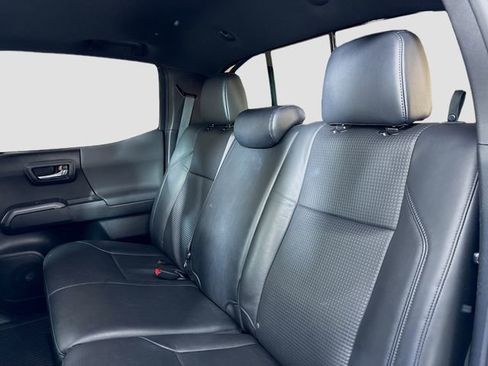 Used 2018 Toyota Tacoma TRD Sport image 27