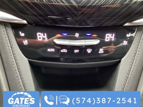 Used 2025 Cadillac XT6 Premium Luxury image 29