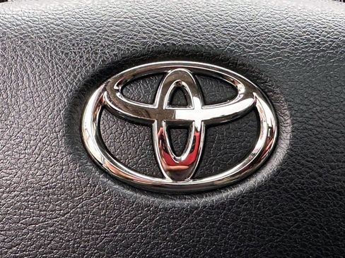 Used 2021 Toyota 4Runner Venture w/ Moonroof Package image 24