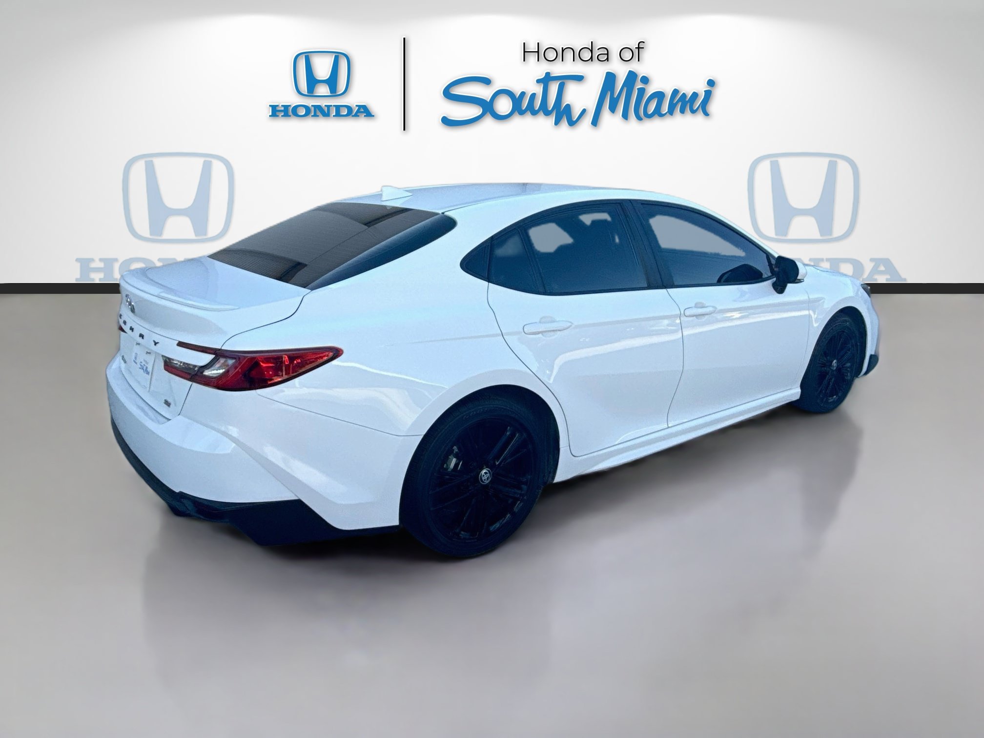 Used 2025 Toyota Camry SE w/ Convenience Package FWD image 7
