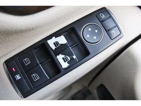 Used 2013 Mercedes-Benz C 250 Sedan image 21