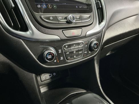 Used 2020 Chevrolet Equinox LT image 29
