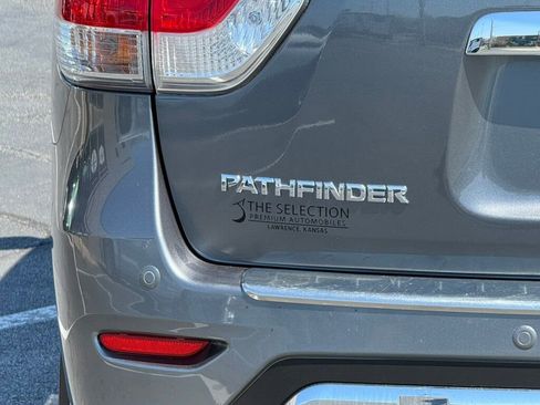 Used 2016 Nissan Pathfinder SV image 14