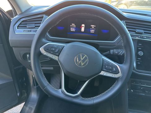 Used 2023 Volkswagen Tiguan SE w/ Panoramic Sunroof Package image 10