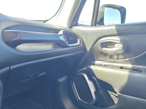 Used 2023 Jeep Renegade Latitude w/ Sun/Sound Group AWD/4WD image 27