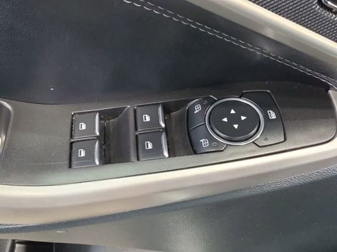 Used 2023 Ford Explorer XLT w/ Equipment Group 202A AWD/4WD image 17