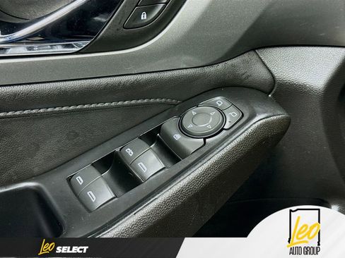 Used 2023 Chevrolet Traverse LT FWD image 20
