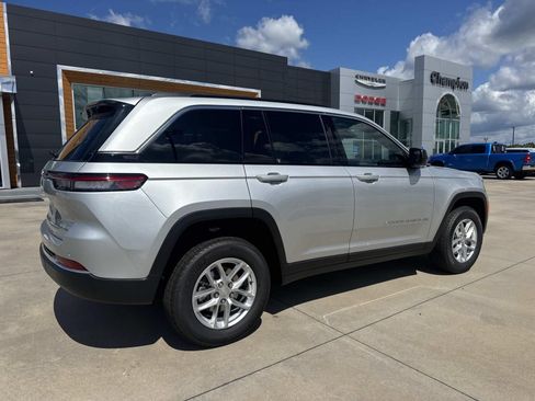 New 2026 Jeep Grand Cherokee Laredo RWD image 7