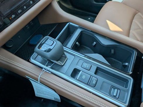 New 2026 Nissan Pathfinder Platinum FWD image 10