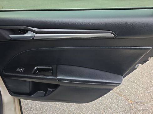 Used 2018 Ford Fusion Titanium image 12