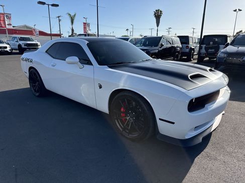 Used 2023 Dodge Challenger SRT Hellcat w/ Driver Convenience Group RWD image 3