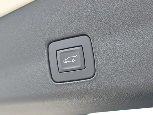 Used 2025 Chevrolet TrailBlazer RS w/ Convenience Package AWD/4WD image 12