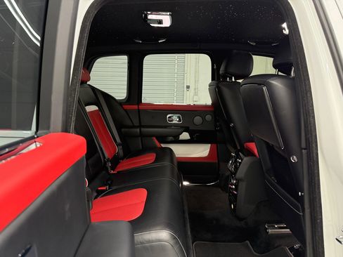 Used 2020 Rolls-Royce Cullinan image 15