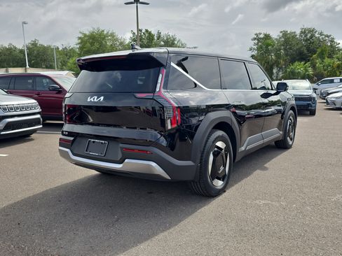 Certified 2024 Kia EV9 Light Long Range RWD image 7