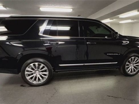 Used 2021 GMC Yukon Denali w/ Denali Premium Package image 9