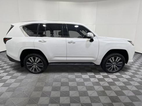 Used 2024 Lexus LX 600 4WD w/ Luxury Package image 7