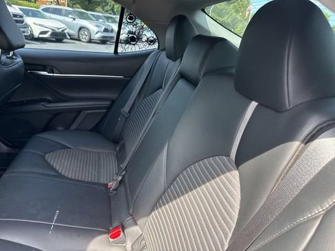 Used 2020 Toyota Camry SE FWD image 11