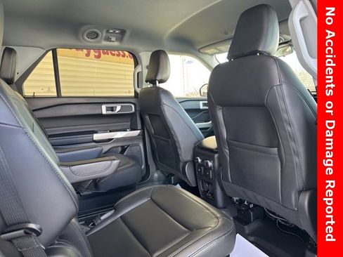 Used 2022 Ford Explorer XLT w/ Equipment Group 202A image 5