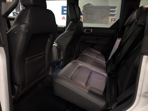 New 2025 Ford Bronco Outer Banks w/ Black Appearance Package image 27