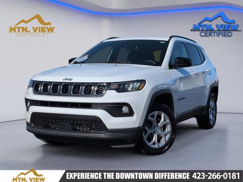 Used 2024 Jeep Compass Latitude image 1