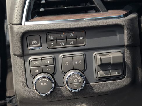 New 2026 Chevrolet Tahoe Premier w/ Sun And Tow Package AWD/4WD image 26